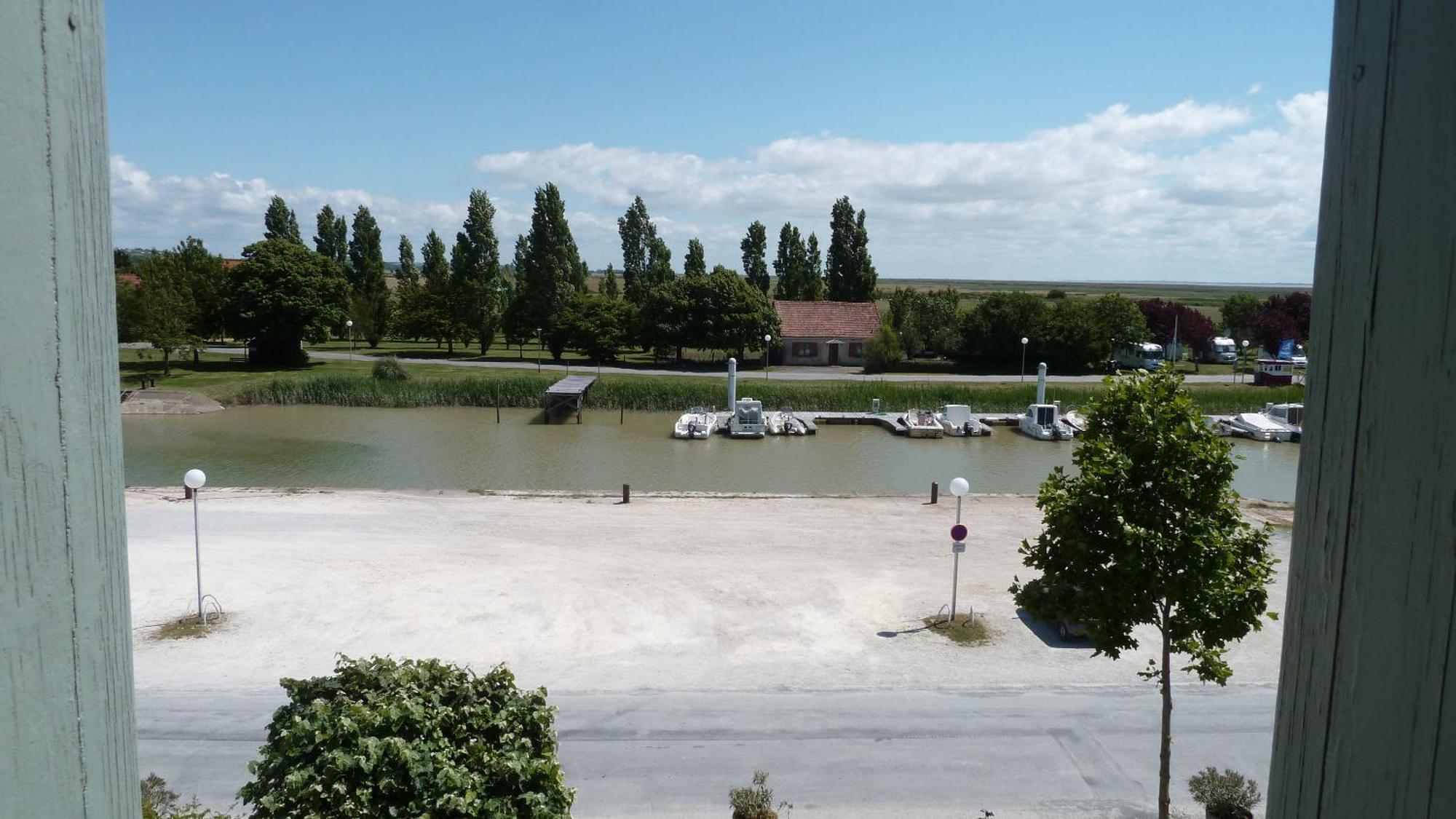 Hotel Le Domaine Du Meunier Mortagne-sur-Gironde Pokój zdjęcie